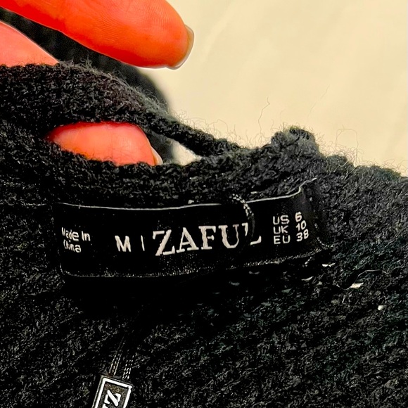 Black Cropped Sweater - Picture 4 of 4